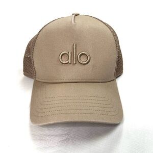 Alo Yoga Trucker Hat Mesh Snapback Khaki Tan Brown Logo One Size Unisex